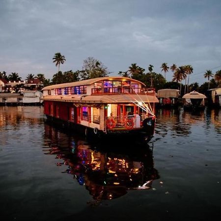 Vaishnav Tours Hotel Alappuzha Eksteriør billede
