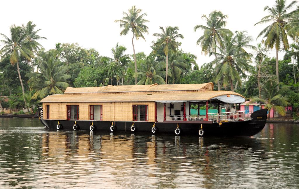 Vaishnav Tours Hotel Alappuzha Værelse billede