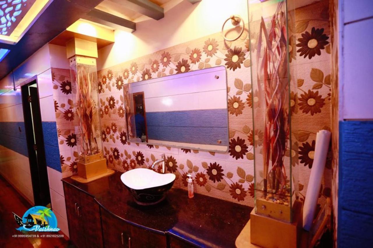Vaishnav Tours Hotel Alappuzha Eksteriør billede