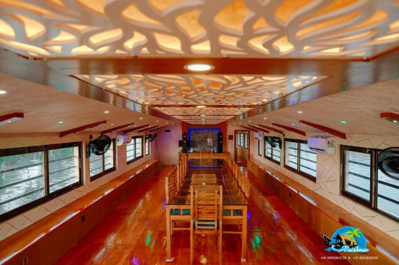 Vaishnav Tours Hotel Alappuzha Eksteriør billede