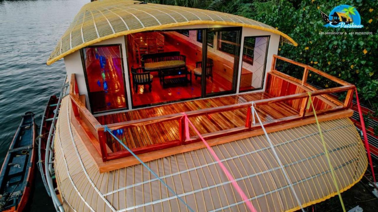 Vaishnav Tours Hotel Alappuzha Eksteriør billede