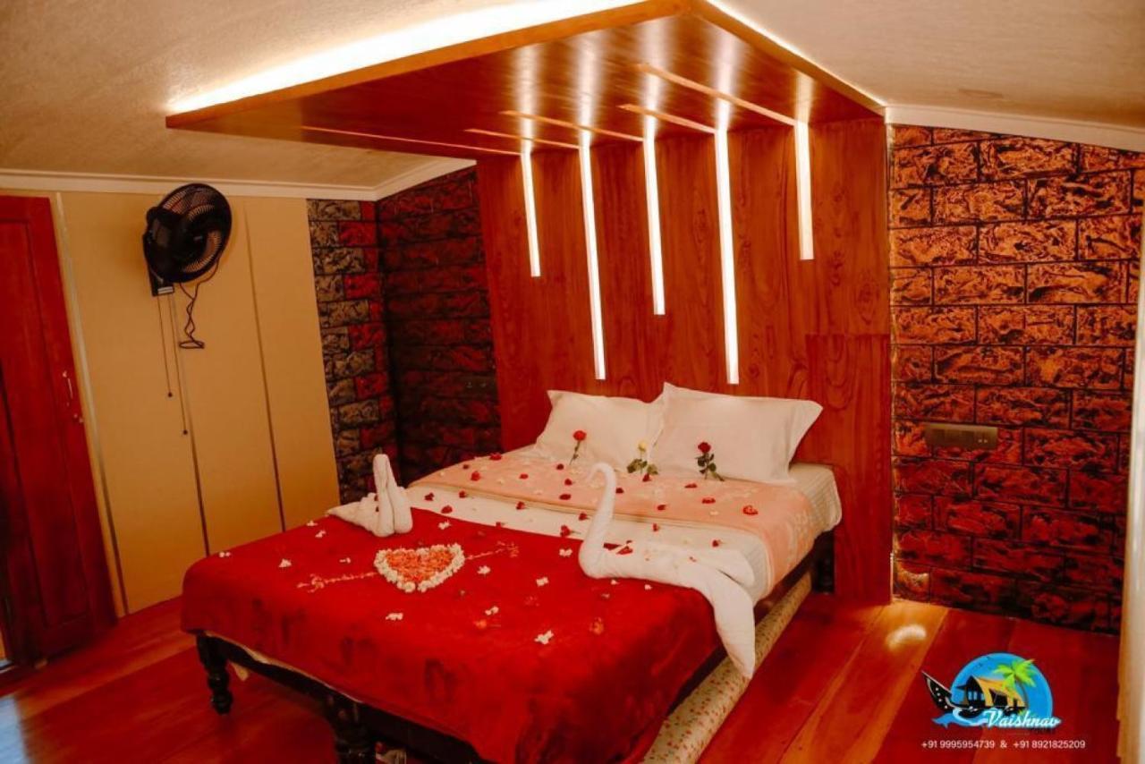 Vaishnav Tours Hotel Alappuzha Eksteriør billede
