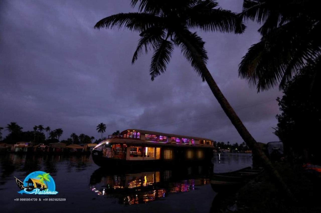 Vaishnav Tours Hotel Alappuzha Eksteriør billede