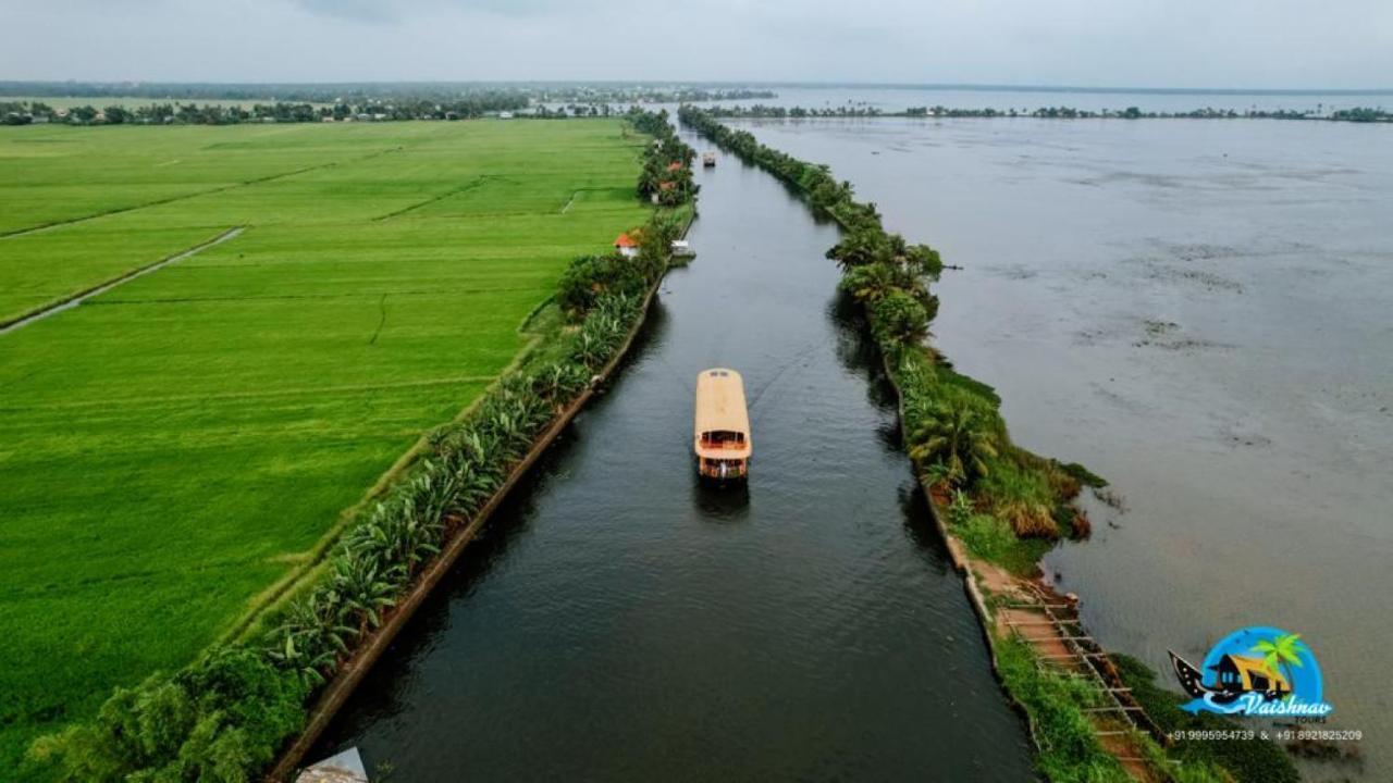 Vaishnav Tours Hotel Alappuzha Eksteriør billede