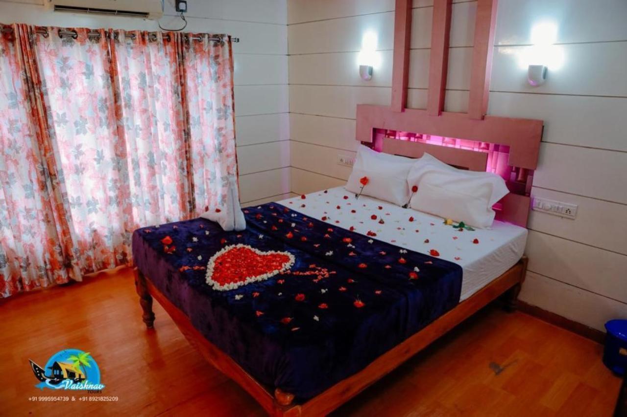 Vaishnav Tours Hotel Alappuzha Eksteriør billede