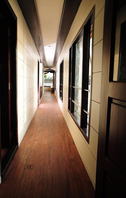 Vaishnav Tours Hotel Alappuzha Værelse billede