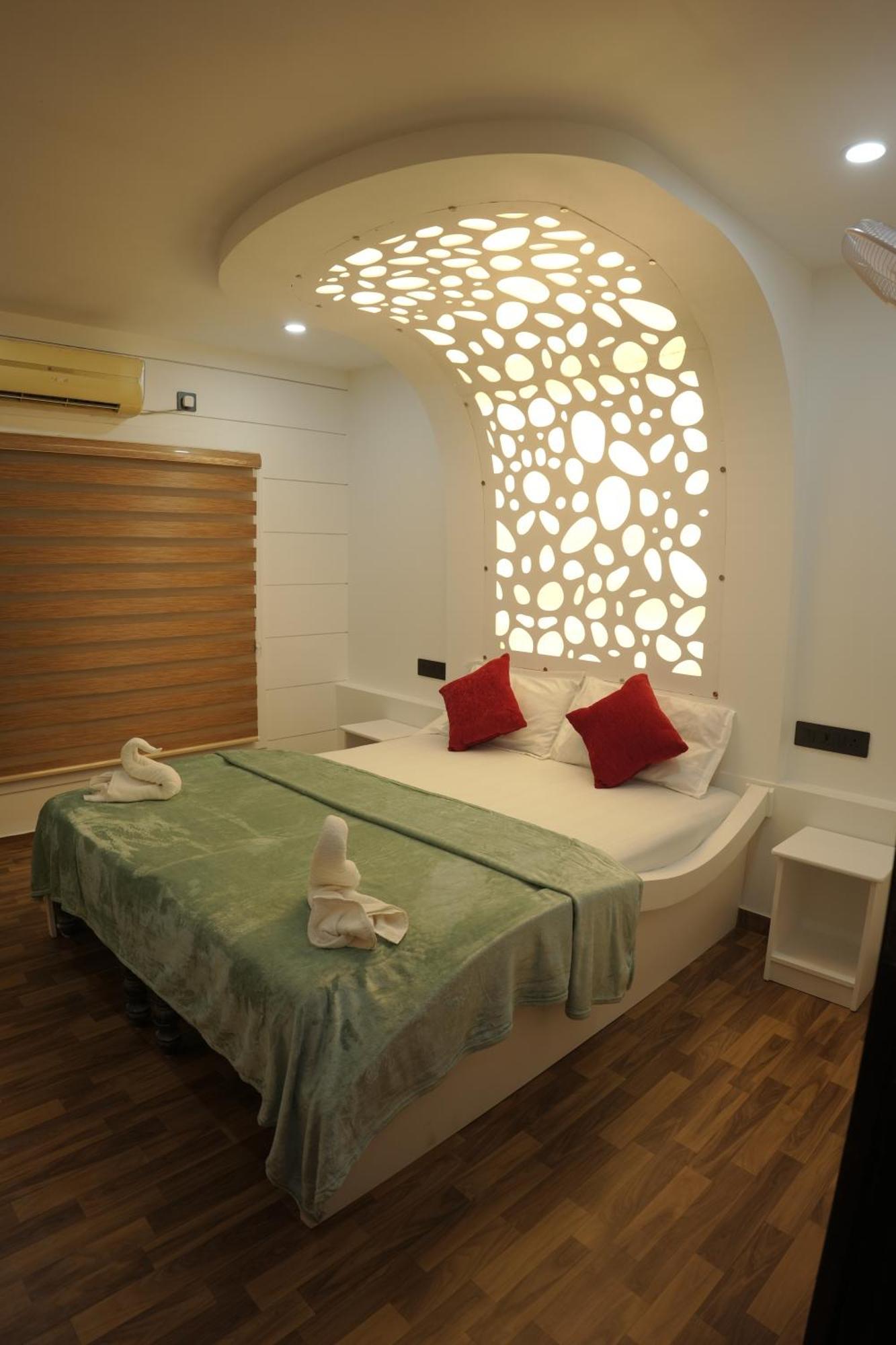 Vaishnav Tours Hotel Alappuzha Eksteriør billede
