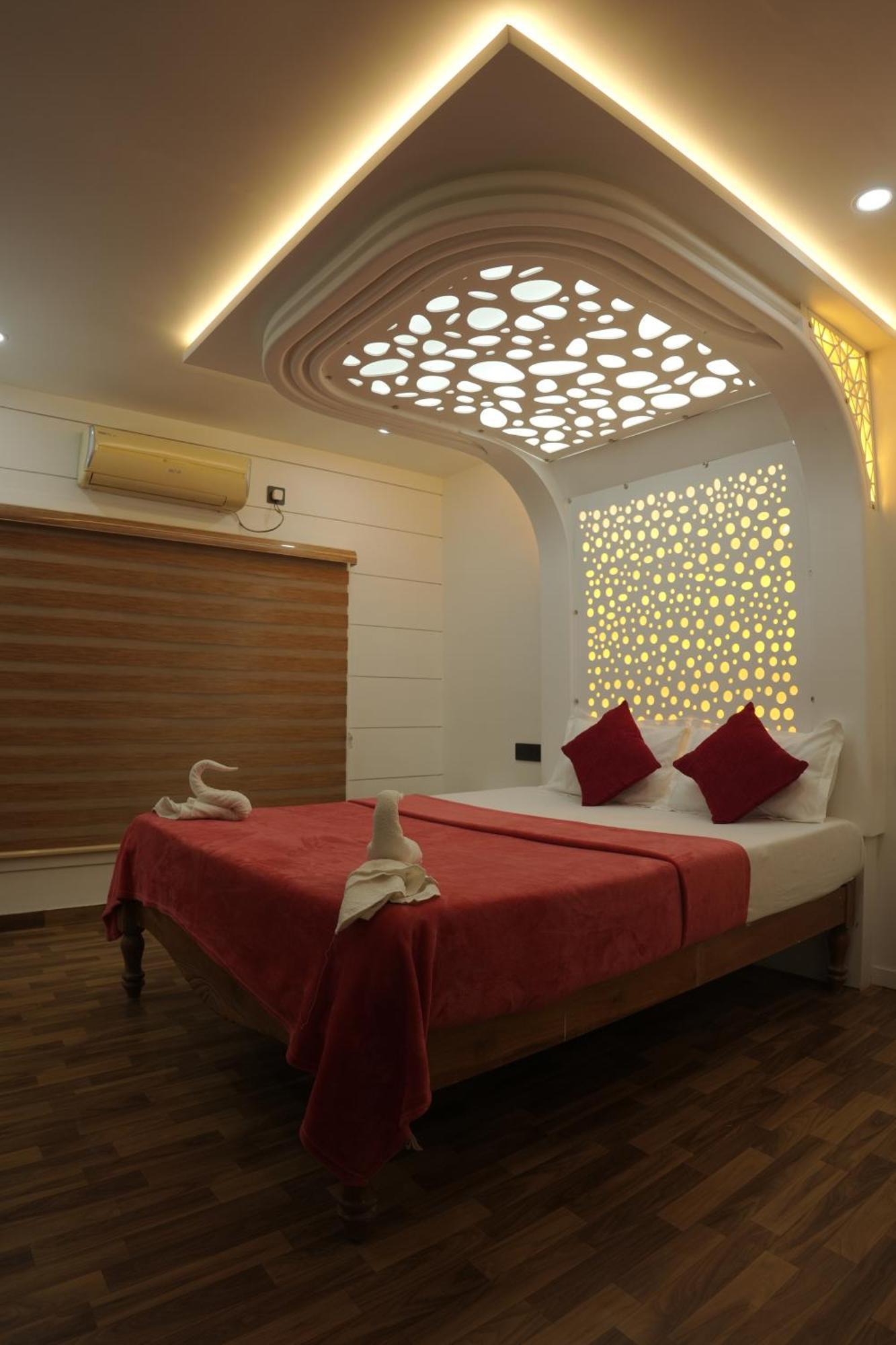 Vaishnav Tours Hotel Alappuzha Eksteriør billede