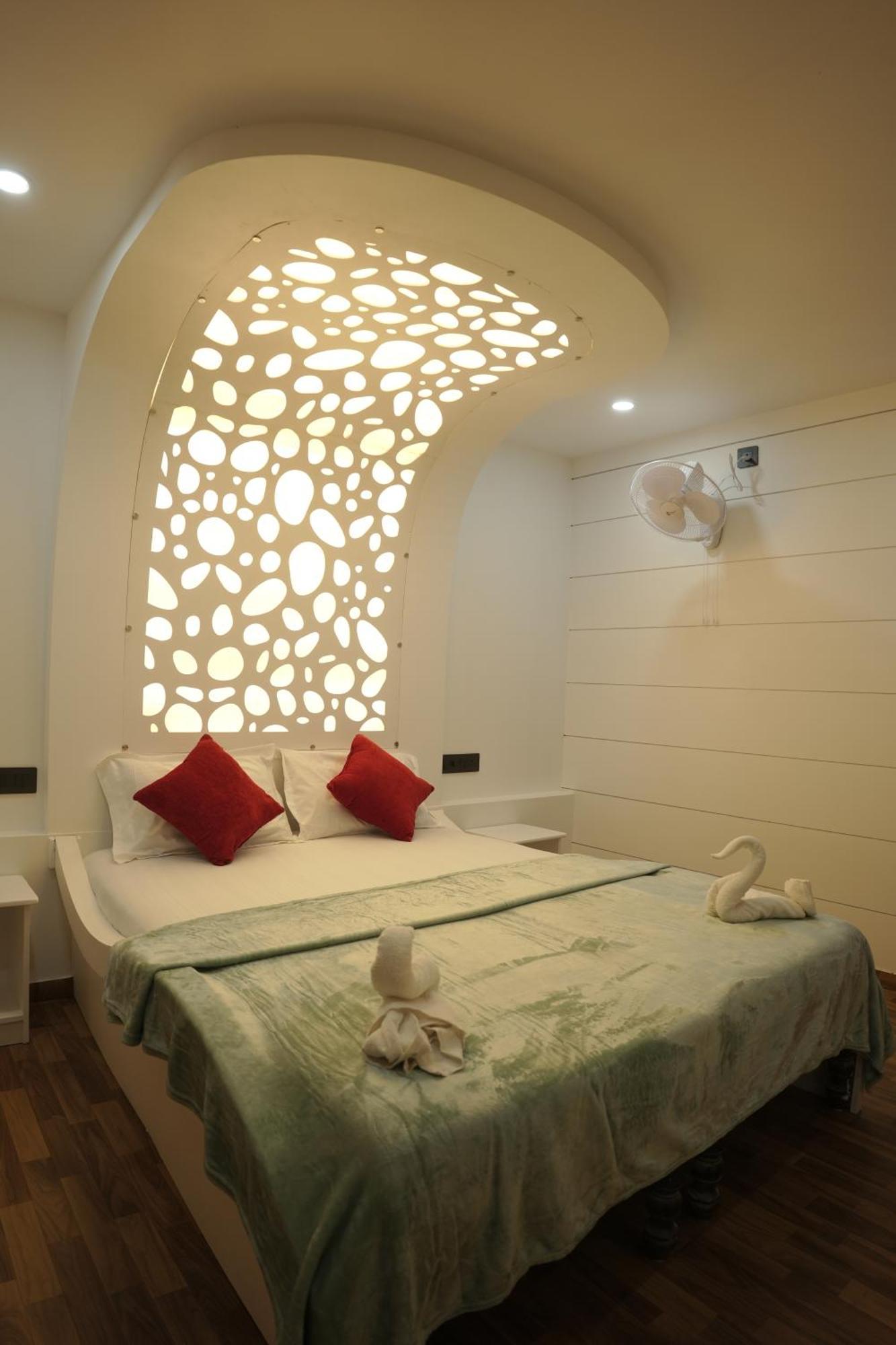 Vaishnav Tours Hotel Alappuzha Eksteriør billede