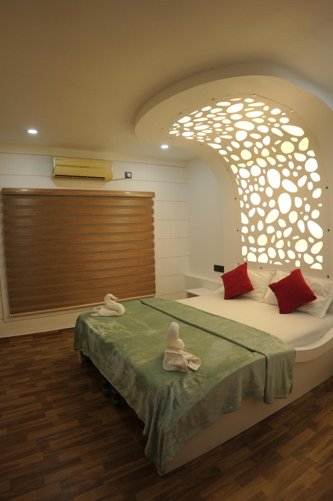 Vaishnav Tours Hotel Alappuzha Eksteriør billede