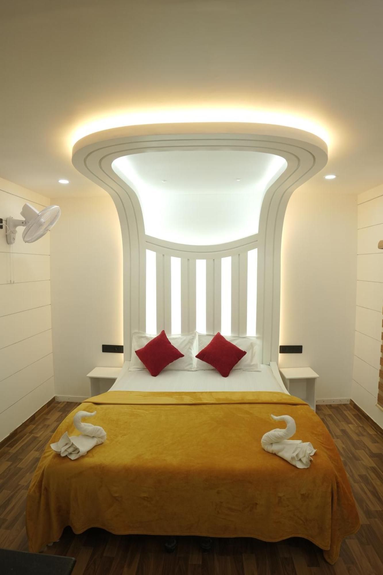 Vaishnav Tours Hotel Alappuzha Eksteriør billede
