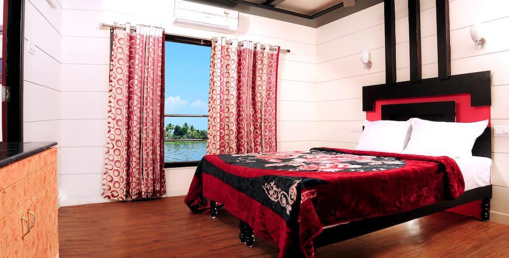 Vaishnav Tours Hotel Alappuzha Værelse billede