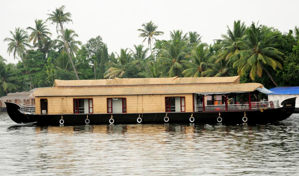 Vaishnav Tours Hotel Alappuzha Værelse billede