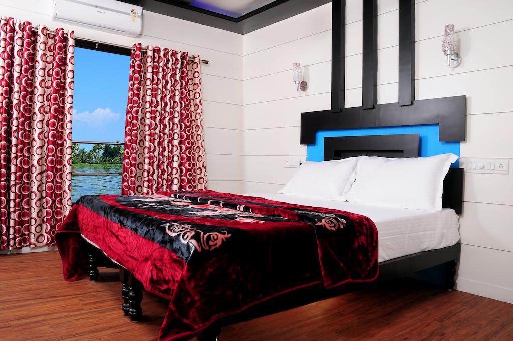 Vaishnav Tours Hotel Alappuzha Værelse billede