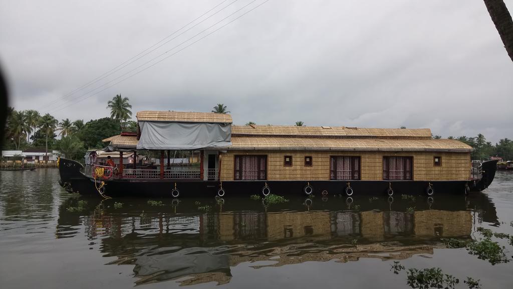 Vaishnav Tours Hotel Alappuzha Eksteriør billede