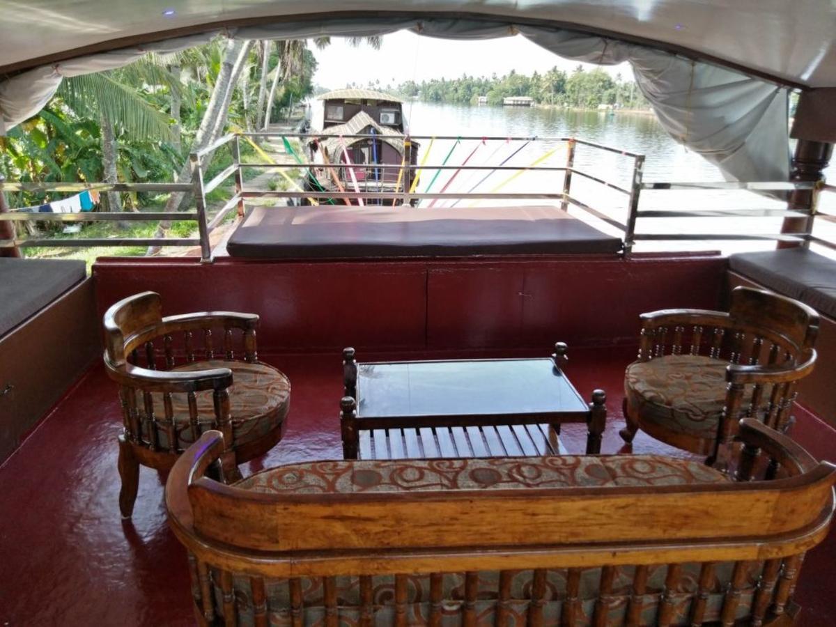 Vaishnav Tours Hotel Alappuzha Eksteriør billede