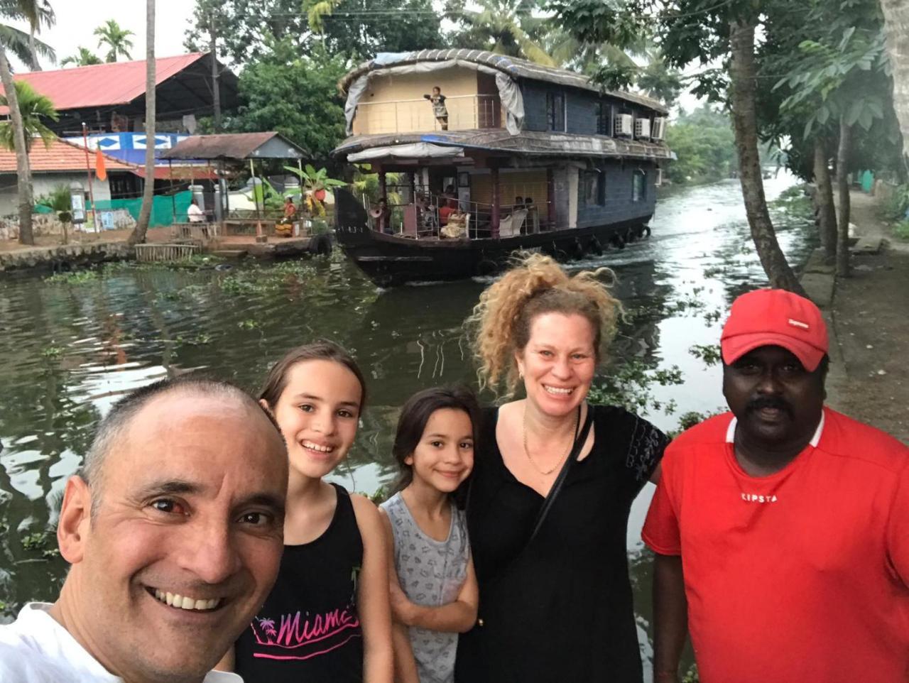 Vaishnav Tours Hotel Alappuzha Eksteriør billede