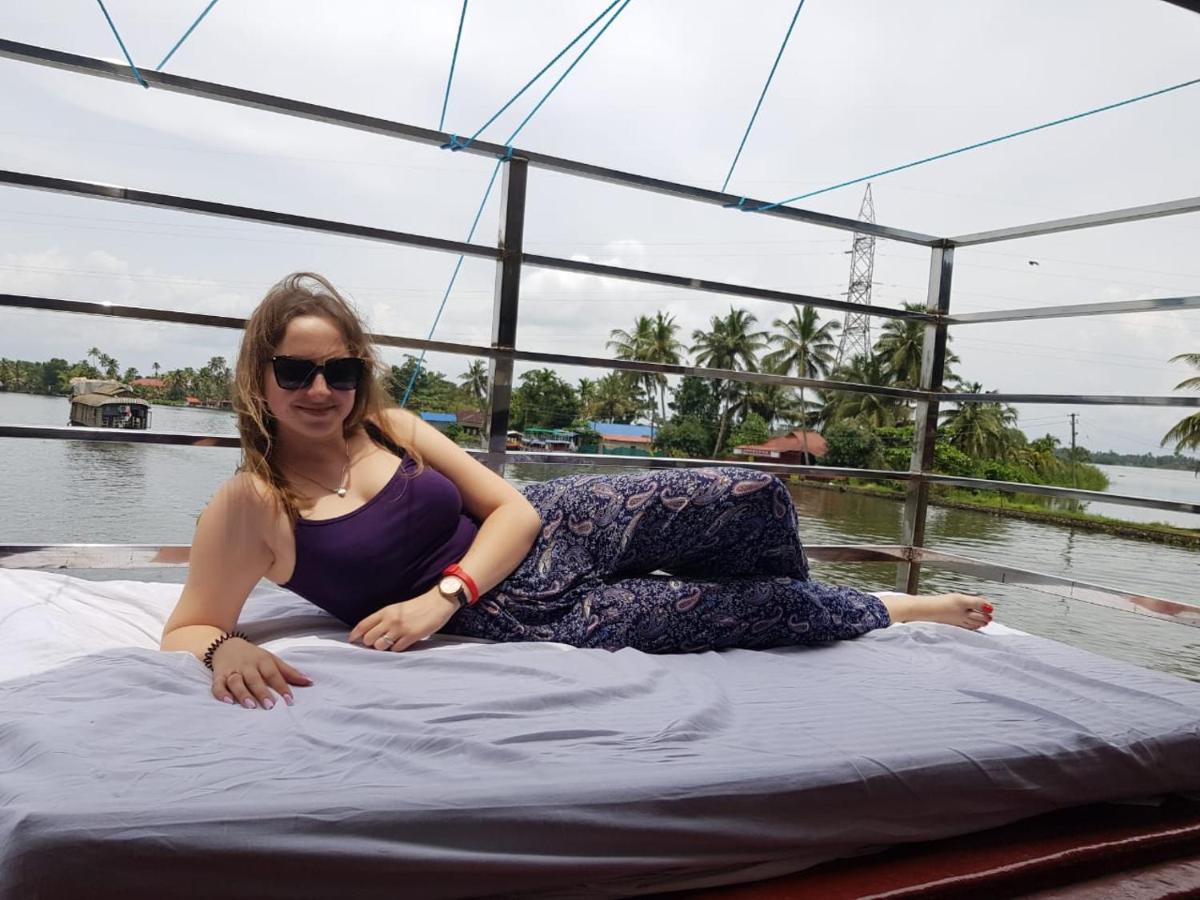 Vaishnav Tours Hotel Alappuzha Eksteriør billede